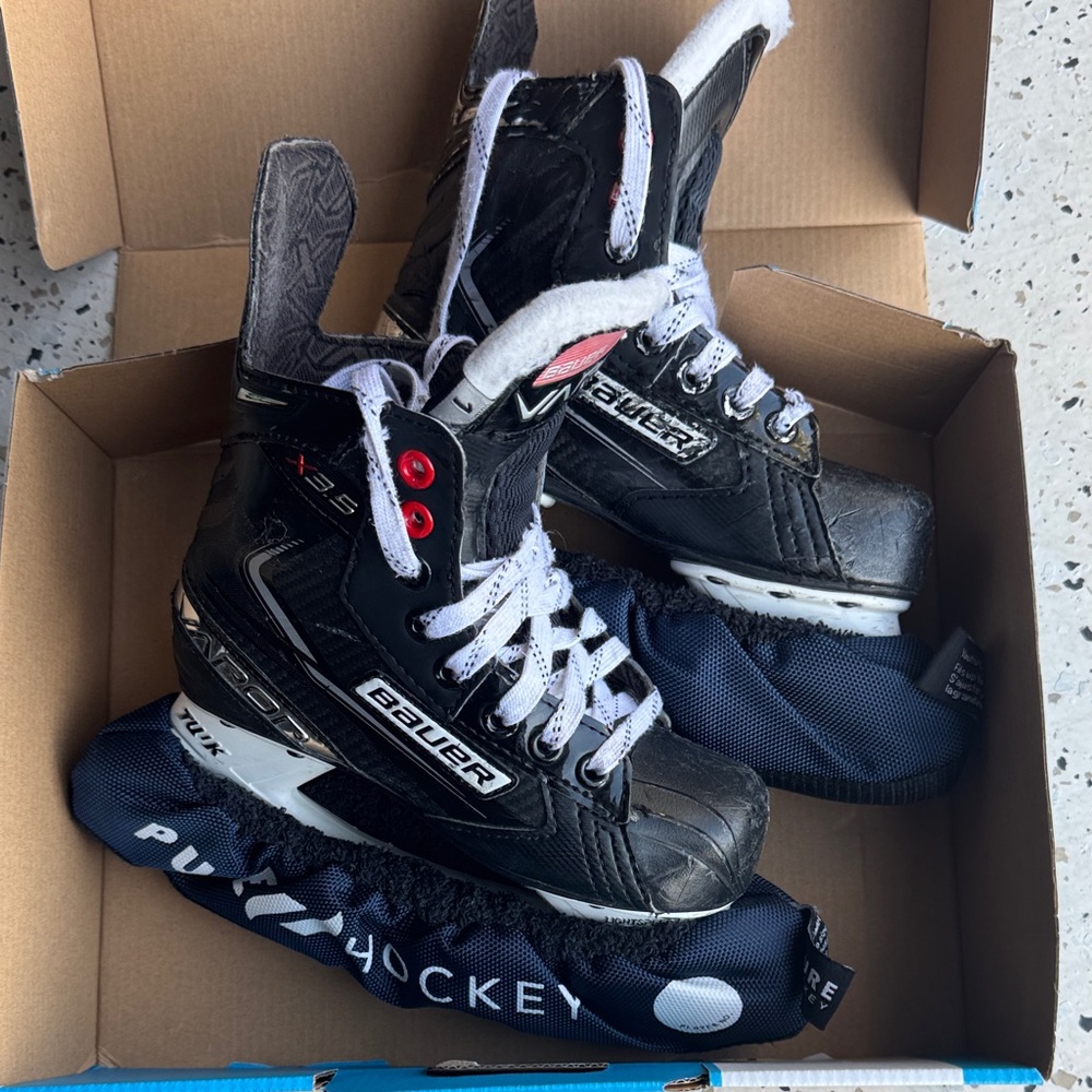 Bauer Black and White Kids Hockey Shoes size 1